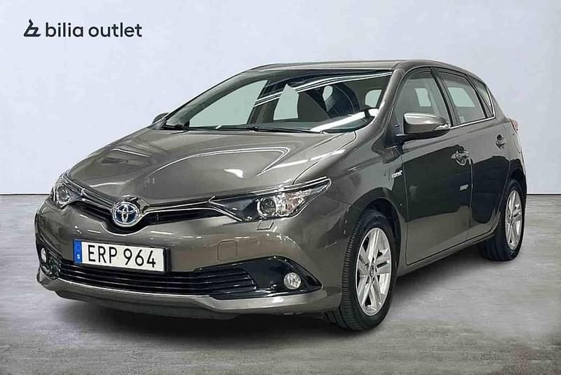 Grå Begagnad 2018 Toyota Auris Hybrid Halvkombi | 174 900 kr (Marknadspris) - Bild 1/1