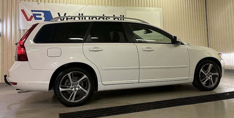 Begagnad Volvo V50 Momentum 150 HK (110 kW) 2011 Vit Kombi