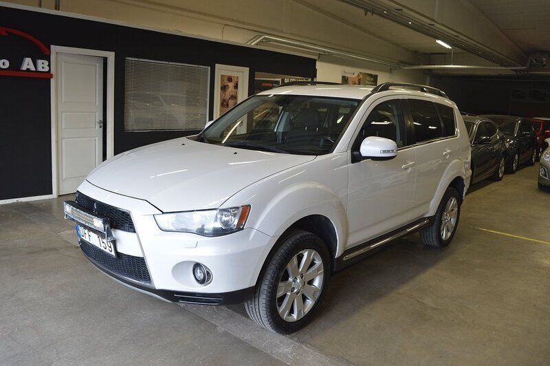 Vit Begagnad 2010 Mitsubishi Outlander SUV | 94 900 kr (Lite dyr) - Bild 1/4