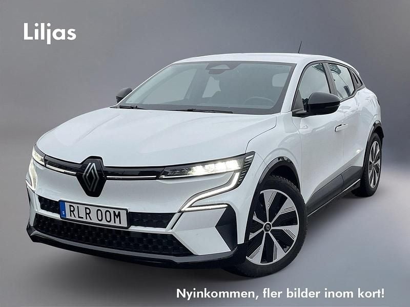 Vit Begagnad 2022 Renault Mégane IV Equilibre Halvkombi | 219 000 kr (Marknadspris) - Bild 1/3