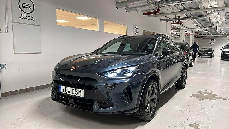 Mörkgrå Begagnad 2024 Cupra Formentor SUV | 329 900 kr (Dyr) - Bild 1/4