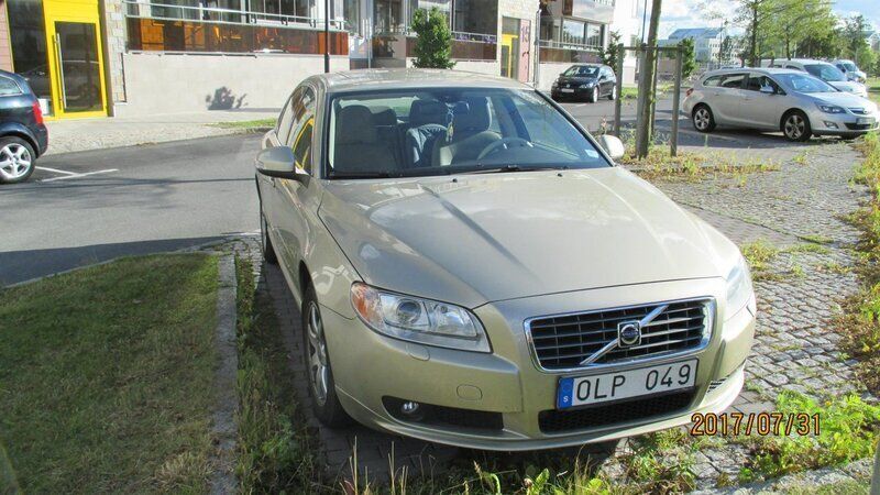 Brun Begagnad 2008 Volvo S80 Momentum Sedan | 50 000 kr (Marknadspris) - Bild 1/4