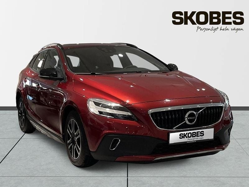 Röd Begagnad 2017 Volvo V40 CC Kombi | 219 900 kr (Marknadspris) - Bild 1/3