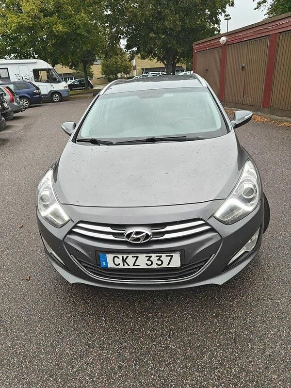 Silver Begagnad 2014 Hyundai i40 Select Kombi | 75 000 kr (Marknadspris) - Bild 1/4