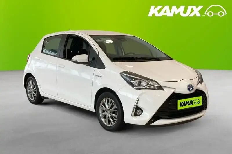 Vit Begagnad 2017 Toyota Yaris Hybrid Active Halvkombi | 129 600 kr (Marknadspris) - Bild 1/4