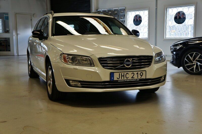 Vit Begagnad 2014 Volvo V70 Momentum Kombi | 148 900 kr (Lite dyr) - Bild 1/3