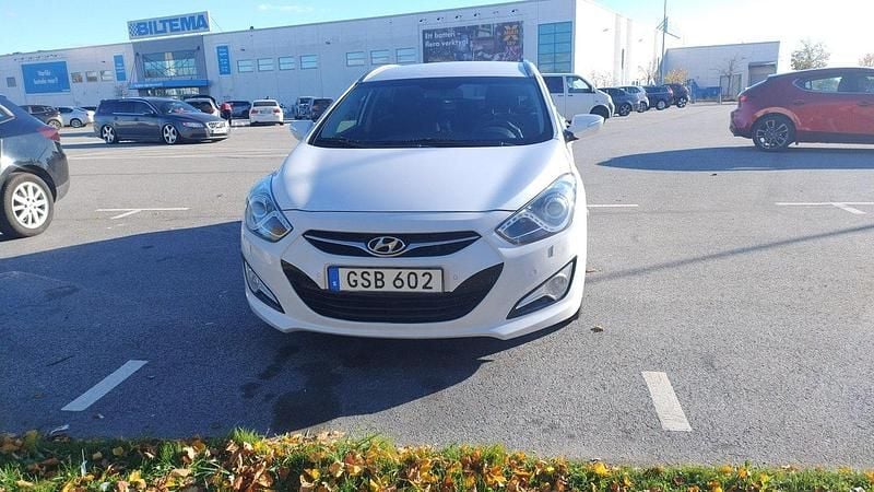Vit Begagnad 2013 Hyundai i40 Kombi | 62 000 kr (Marknadspris) - Bild 1/4