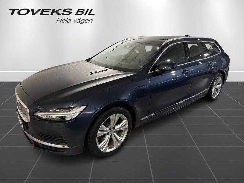 Mörkblå Begagnad 2021 Volvo V90 Kombi | 319 900 kr (Marknadspris) - Bild 1/4