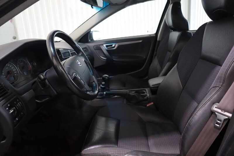 Begagnad Volvo V70 Business Edition 141 HK (103 kW) 2003 Svart Kombi