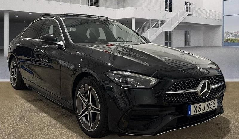 Svart Begagnad 2024 Mercedes C300e Advanced Sedan | 469 500 kr (Superpris) - Bild 1/4