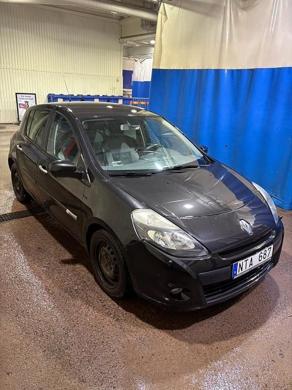 Begagnad Renault Clio R.S. 101 HK (74 kW) 2011 Halvkombi