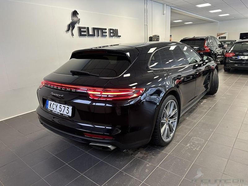 Begagnad Porsche Panamera 4 Sport Turismo 330 HK (242 kW) 2018 Jet svart metallic Sedan