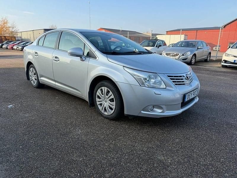 Silver Begagnad 2010 Toyota Avensis Sedan | 99 500 kr (Marknadspris) - Bild 1/4