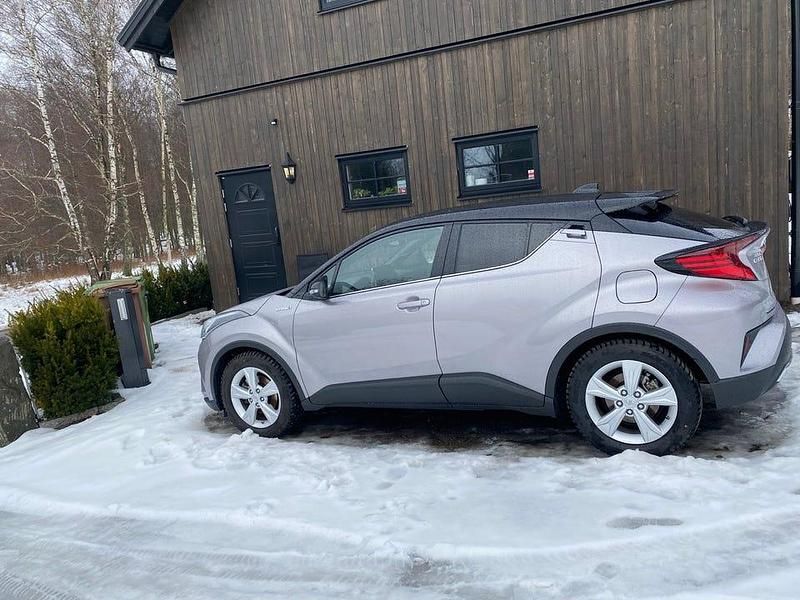 Begagnad Toyota C-HR Executive 184 HK (135 kW) 2020 SUV