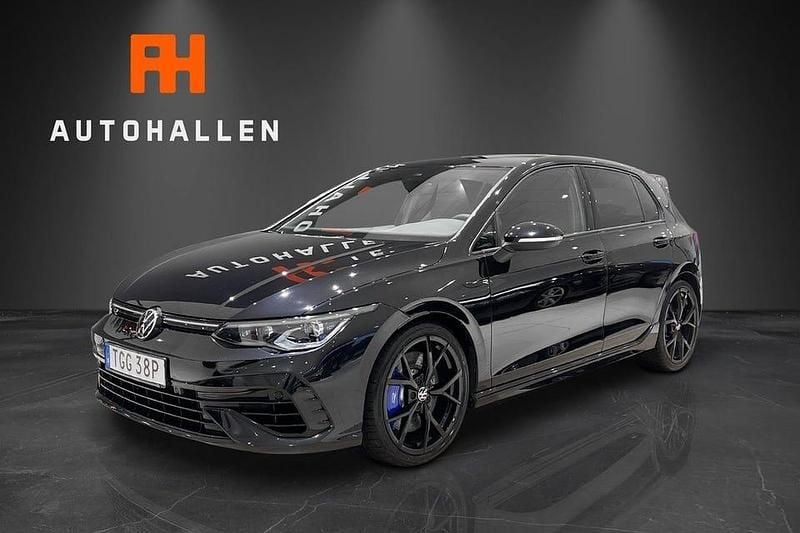 Begagnad VW Golf VIII R 320 HK (235 kW) 2022 Svart Halvkombi
