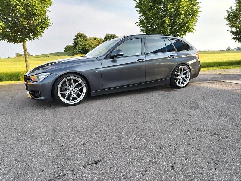 Grå Begagnad 2013 BMW 328 Sport Line Kombi | 135 000 kr (Marknadspris) - Bild 1/4
