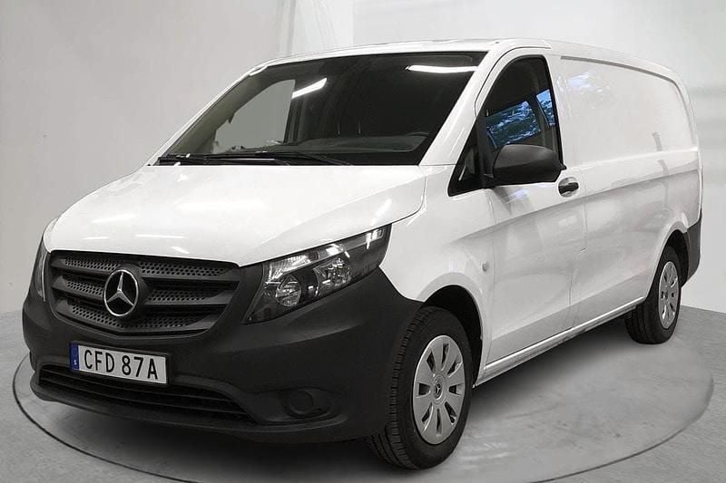 Vit Begagnad 2023 Mercedes Vito Minibuss | 299 000 kr - Bild 1/4