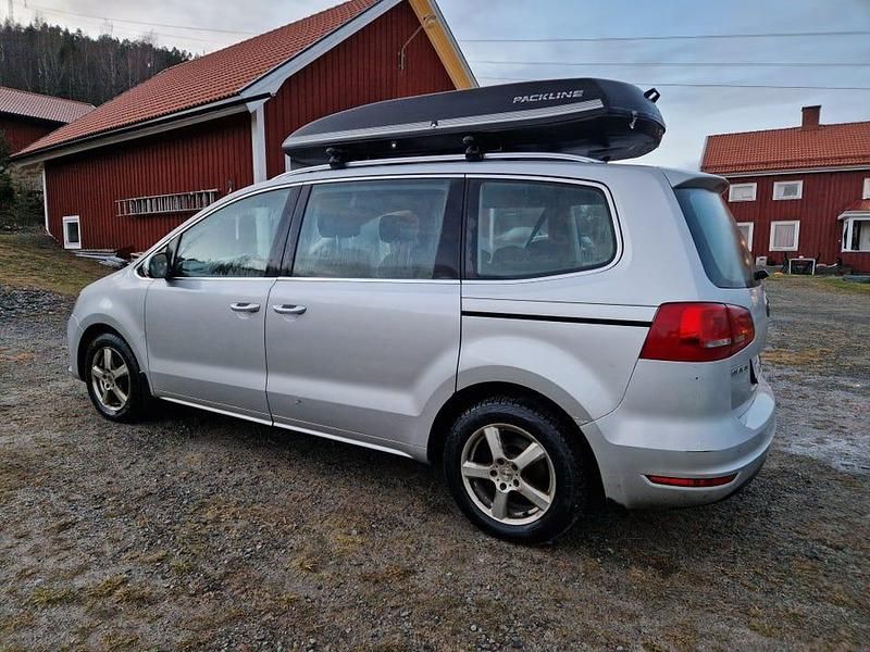 Begagnad VW Sharan 140 HK (102 kW) 2013 Minibuss