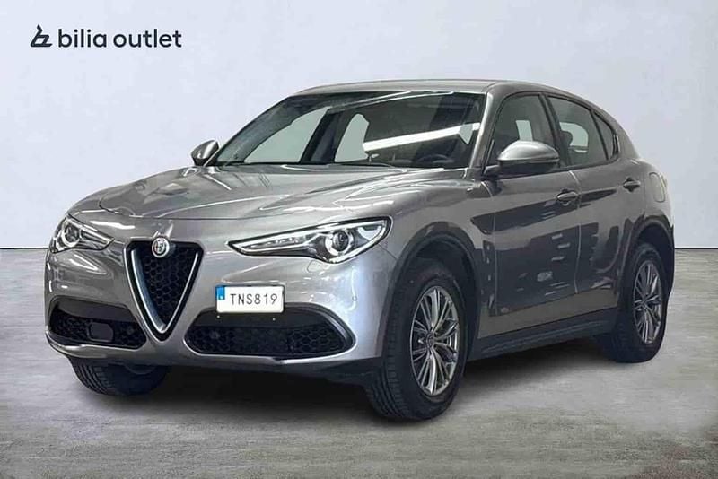 Grå Begagnad 2017 Alfa Romeo Stelvio SUV | 234 900 kr - Bild 1/1