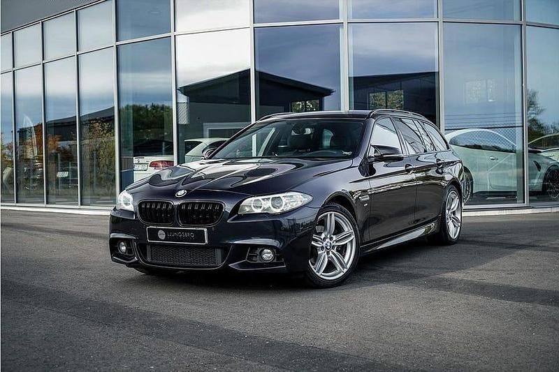 Svart Begagnad 2015 BMW 520 M Sport Kombi | 184 900 kr (Dyr) - Bild 1/4