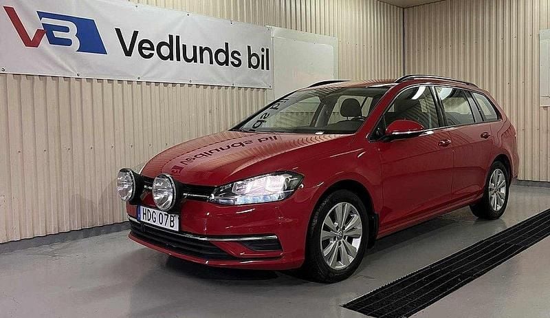 Röd Begagnad 2020 VW Golf VIII GT Kombi | 189 900 kr (Bra pris) - Bild 1/4