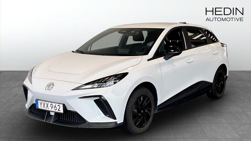 Vit (white) Begagnad 2023 MG MG4 EV Halvkombi | 279 900 kr (Dyr) - Bild 1/4