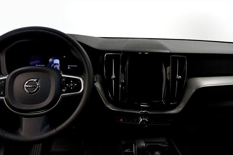 Begagnad Volvo XC60 Plus 355 HK (261 kW) 2023 Svart SUV