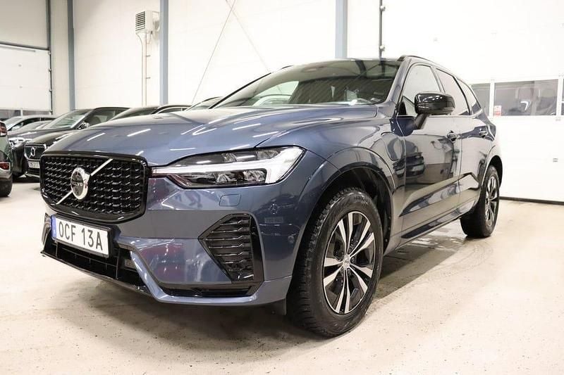 Blå Begagnad 2023 Volvo XC60 R-Design SUV | 548 800 kr (Dyr) - Bild 1/4