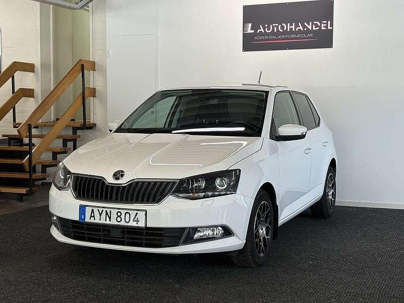 Vit Begagnad 2015 Skoda Fabia Style Halvkombi | 79 900 kr (Marknadspris) - Bild 1/4
