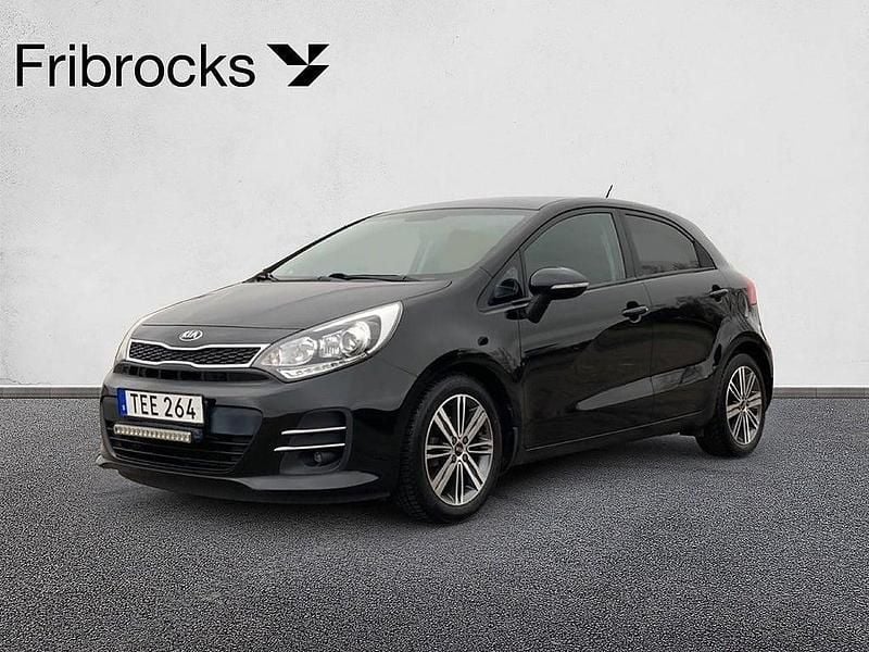 Svart Begagnad 2014 Kia Rio Comfort Halvkombi | 89 900 kr (Marknadspris) - Bild 1/4