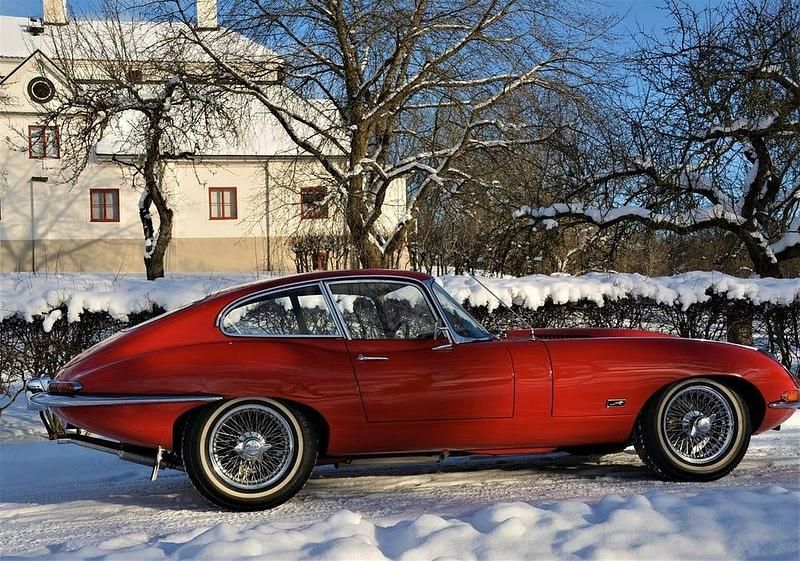 Begagnad Jaguar E-Type S 265 HK (194 kW) 1968 Carmine red/black leather Sportkupé