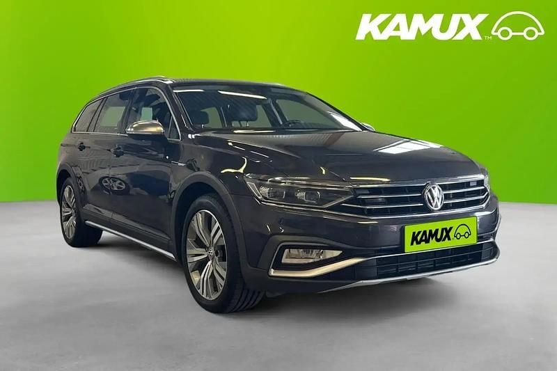 Mörkgrå (grå) Begagnad 2020 VW Passat Alltrack Executive Kombi | 194 800 kr (Superpris) - Bild 1/4