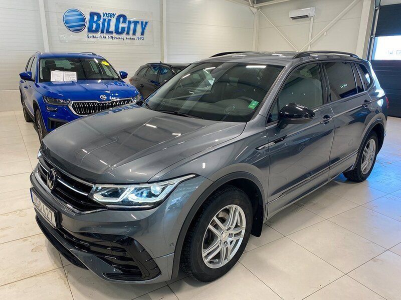 Grå Begagnad 2023 VW Tiguan Allspace R-line SUV | 469 900 kr (Lite dyr) - Bild 1/4