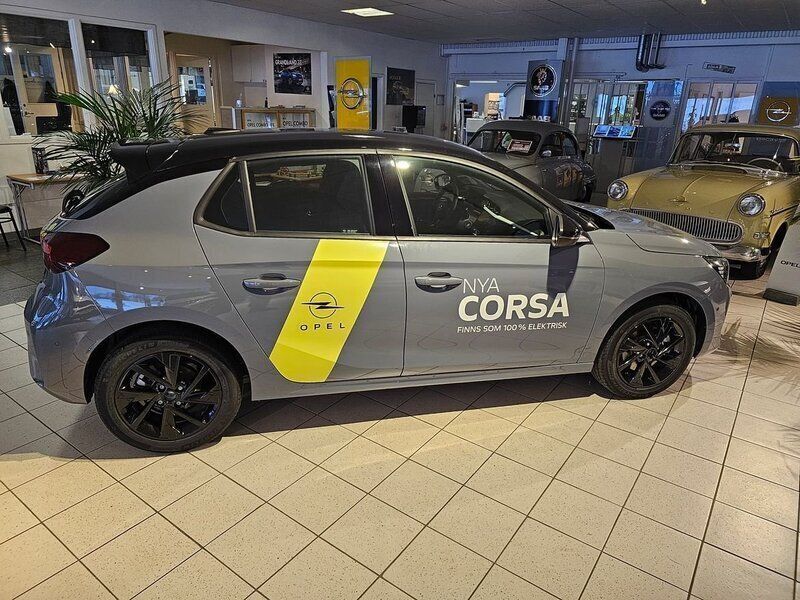 Grå Begagnad 2023 Opel Corsa Halvkombi | 277 800 kr (Dyr) - Bild 1/4