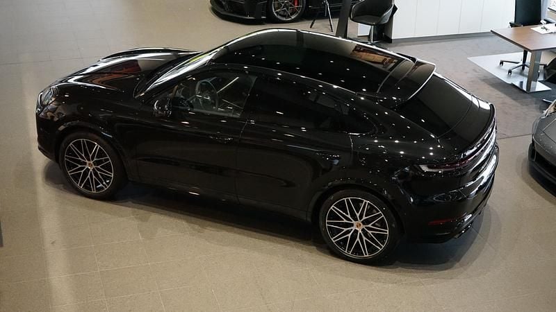 Begagnad Porsche Cayenne 470 HK (345 kW) 2026 Svart SUV