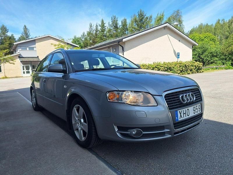 Grå Begagnad 2006 Audi A4 Comfort Kombi | 19 900 kr (Marknadspris) - Bild 1/4
