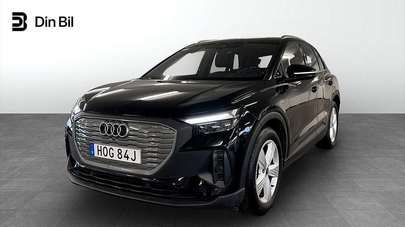 Svart (mytsvart metallic) Begagnad 2022 Audi Q4 e-tron Proline SUV | 389 900 kr (Marknadspris) - Bild 1/4