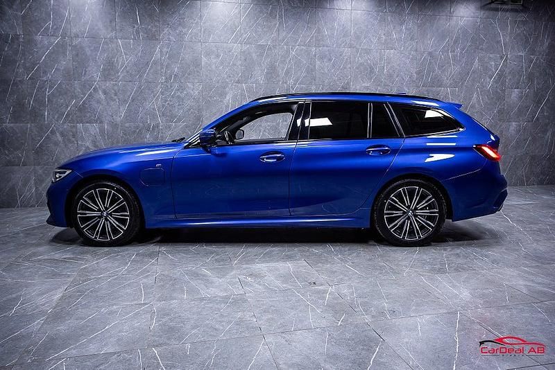 Begagnad BMW 330e M Sport 184 HK (135 kW) 2020 Blå Kombi