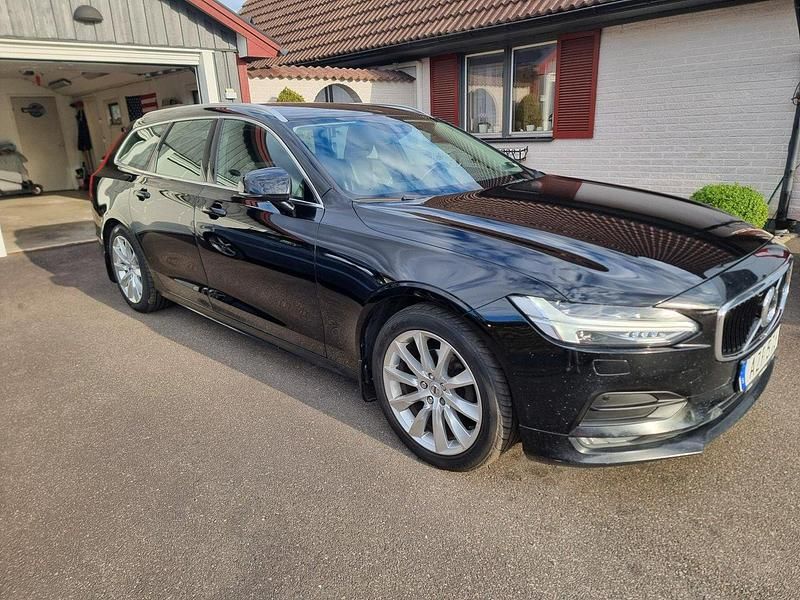 Svart Begagnad 2019 Volvo V90 Momentum Kombi | 124 800 kr (Dyr) - Bild 1/4