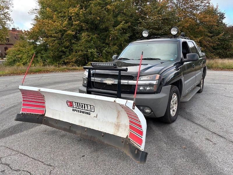 Svart Begagnad 2002 Chevrolet Avalanche Van | 56 000 kr - Bild 1/4
