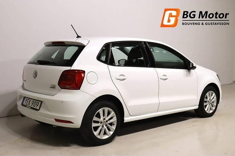 Begagnad VW Polo 90 HK (66 kW) 2016 Vit Halvkombi