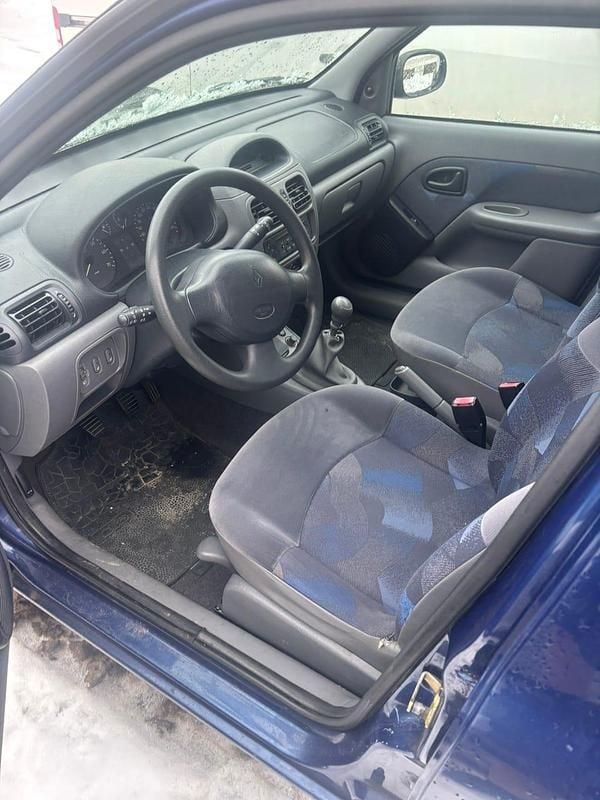 Begagnad 2001 Renault Clio II Halvkombi | 10 000 kr (Bra pris) - Bild 1/2