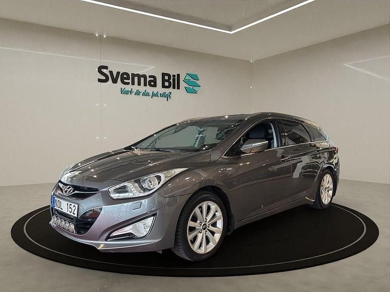 Titatinumsilver metallic Begagnad 2012 Hyundai i40 Edition Kombi | 84 900 kr (Marknadspris) - Bild 1/4
