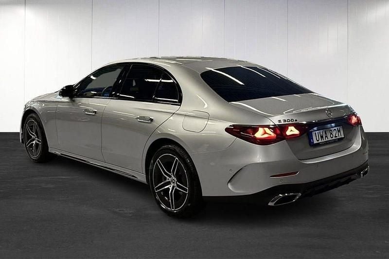 Begagnad Mercedes E300 AMG line 311 HK (228 kW) 2024 Silver Sedan