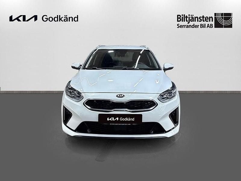 Begagnad Kia Ceed Sportswagon Advance 141 HK (103 kW) 2021 Vit Kombi