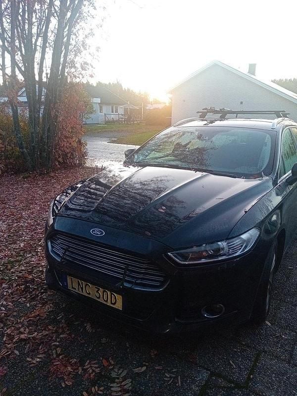 Svart Begagnad 2014 Ford Mondeo Kombi | 15 000 kr - Bild 1/4