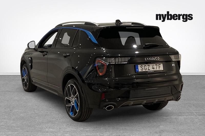 Begagnad Lynk & Co 01 264 HK (194 kW) 2022 Svart SUV