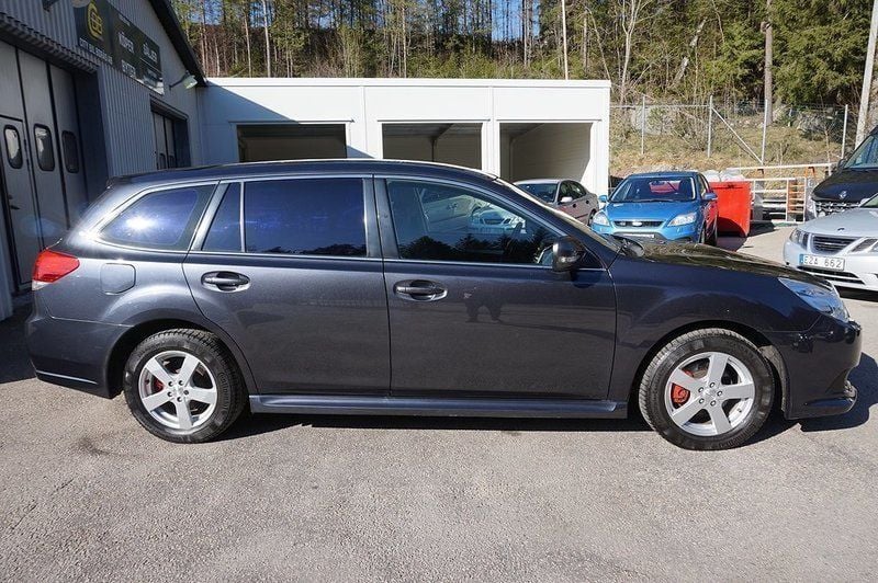 Begagnad Subaru Legacy 150 HK (110 kW) 2009 Mörkgrå (grå) Kombi