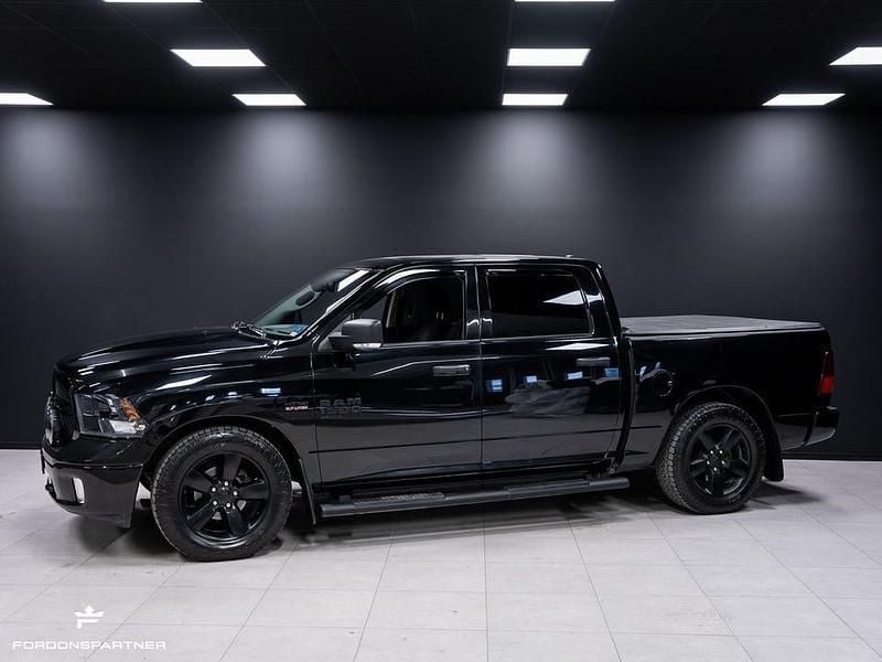 Begagnad Dodge Ram 394 HK (289 kW) 2022 Svart