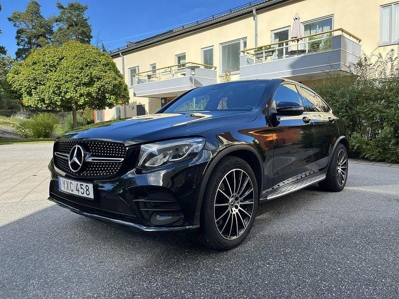 Svart Begagnad 2019 Mercedes GLC250 AMG Sportkupé | 369 000 kr (Marknadspris) - Bild 1/4